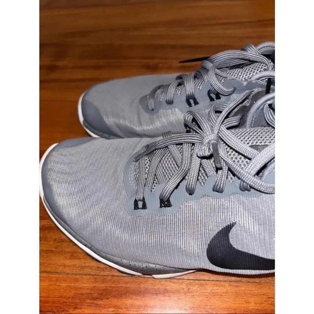 Nike women’s Light Gray Athletic Running Shoes 8.5